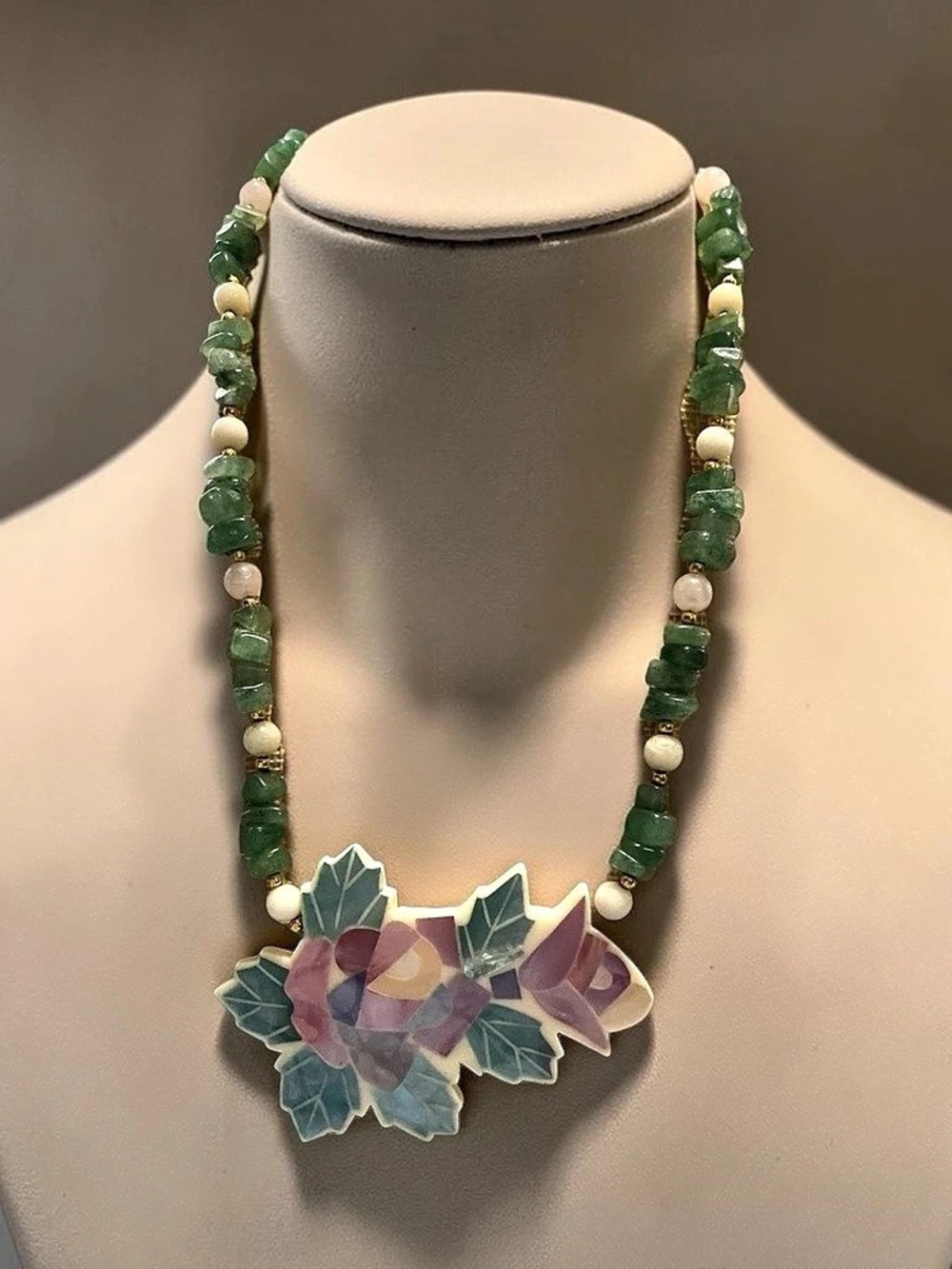 Vintage Lee Sands Mother of Pearl Inlay Flower Statement Necklace Aventurine